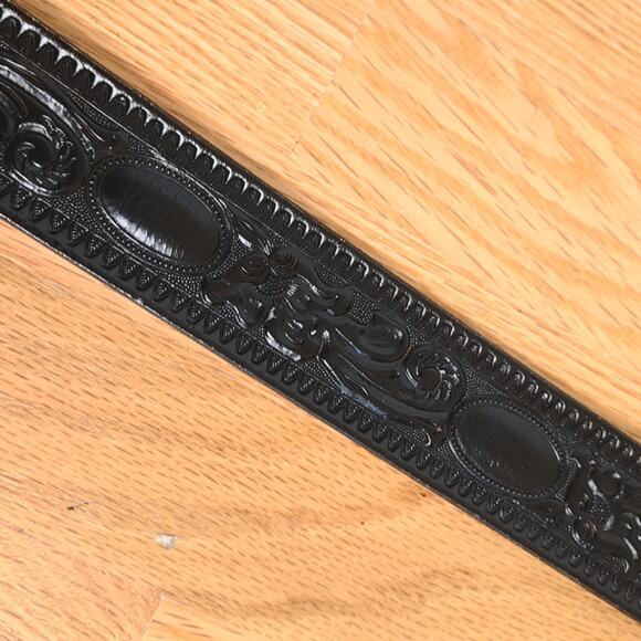 Black Leather Stamped belt size 30 no buckle - Picture 2 of 7